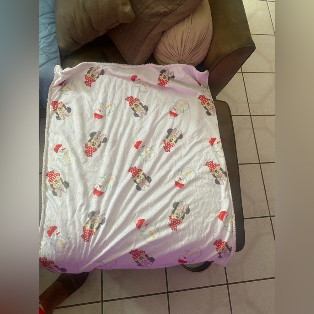 Minnie Mouse Themed Bedding Blanket